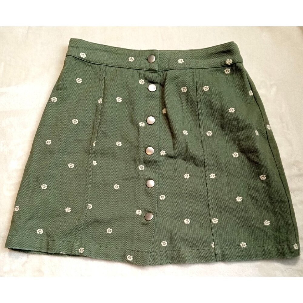 Miami Button Down Floral Green Skirt Size Small Summertime fun!